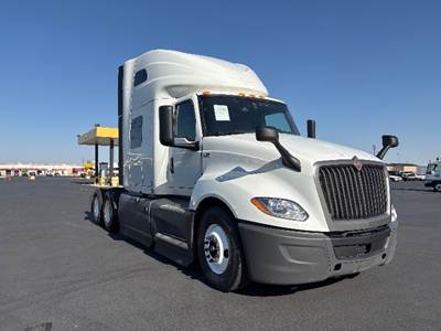 International LT625 Sleeper Semi Truck - 73" Integral Sleeper, Cummins 450HP, 12 Speed Automatic