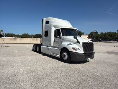 International LT625 Sleeper Semi Truck - 73" Integral Sleeper, Cummins 450HP, 10 Speed Automatic