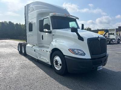 International LT625 Sleeper Semi Truck - 73" Integral Sleeper, Cummins 450HP, 10 Speed Automatic
