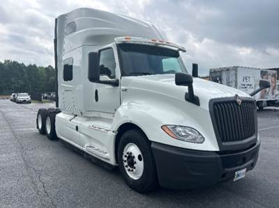 International LT625 Sleeper Semi Truck - 73" Integral Sleeper, Cummins 450HP, 10 Speed Automatic