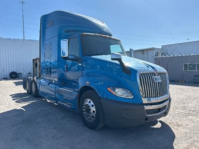 International LT625 Single Axle Sleeper Semi Truck - 73" Integral Sleeper, Cummins 400HP, 11 Speed Automatic