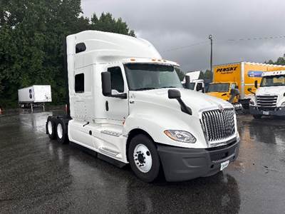 International LT625 Sleeper Semi Truck - 73" Integral Sleeper, Cummins 450HP, 13 Speed Automatic