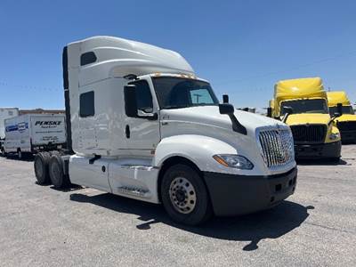 International LT625 Sleeper Semi Truck - 73" Integral Sleeper, Cummins 450HP, 12 Speed Automatic