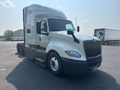 International LT625 Sleeper Semi Truck - 73" Integral Sleeper, Cummins 450HP, 12 Speed Automatic