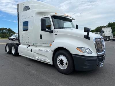 International LT625 Sleeper Semi Truck - 73" Integral Sleeper, Cummins 450HP, 10 Speed Automatic
