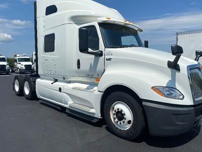 International LT625 Sleeper Semi Truck - 73" Integral Sleeper, Cummins 450HP, 12 Speed Automatic