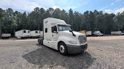 International LT625 Sleeper Semi Truck - 73" Integral Sleeper, Cummins 450HP, 12 Speed Automatic