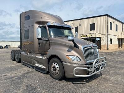 International LT625 Sleeper Semi Truck - 73" Integral Sleeper, Cummins 500HP, 12 Speed Automatic