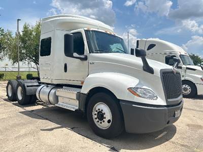 International LT625 Sleeper Semi Truck - 56" Integral Sleeper, Cummins 450HP, 10 Speed Automatic