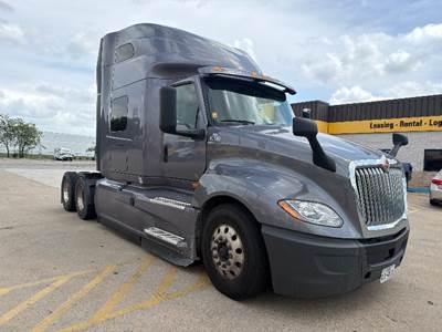 International LT625 Sleeper Semi Truck - 73" Integral Sleeper, Cummins 450HP, 12 Speed Automatic