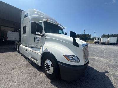 International LT625 Sleeper Semi Truck - 73" Integral Sleeper, Cummins 450HP, 13 Speed Automatic
