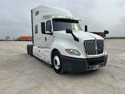 International LT625 Sleeper Semi Truck - 73" Integral Sleeper, Cummins 450HP, 12 Speed Automatic