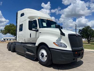 International LT625 Sleeper Semi Truck - 73" Integral Sleeper, Cummins 450HP, 12 Speed Automatic