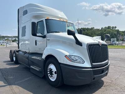 International LT625 Sleeper Semi Truck - 73" Integral Sleeper, Cummins 450HP, 12 Speed Automatic