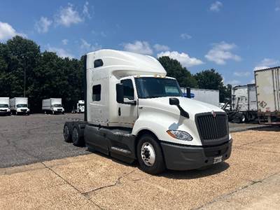 International LT625 Sleeper Semi Truck - 73" Integral Sleeper, Cummins 450HP, 12 Speed Automatic