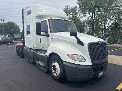 International LT625 Sleeper Semi Truck - 73" Integral Sleeper, Cummins 450HP, 12 Speed Automatic