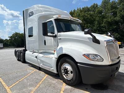 International LT625 Sleeper Semi Truck - 73" Integral Sleeper, Cummins 450HP, 12 Speed Automatic