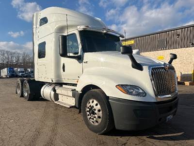 International LT625 Sleeper Semi Truck - 73" Integral Sleeper, Cummins 450HP, 12 Speed Automatic