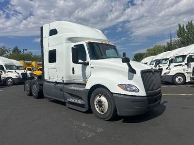 International LT625 Sleeper Semi Truck - 73" Integral Sleeper, Cummins 450HP, 12 Speed Automatic