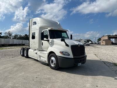 International LT625 Sleeper Semi Truck - 73" Integral Sleeper, Cummins 450HP, 10 Speed Automatic