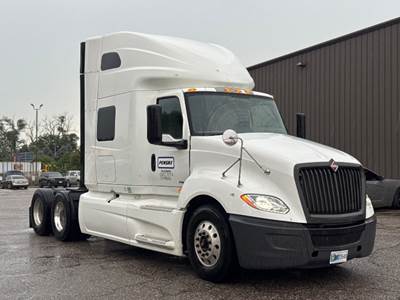 International LT625 Sleeper Semi Truck - 73" Integral Sleeper, 430HP, 10 Speed Manual