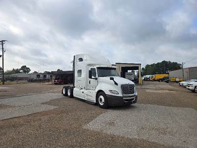 International LT625 Sleeper Semi Truck - 73" Integral Sleeper, Cummins 450HP, 12 Speed Automatic
