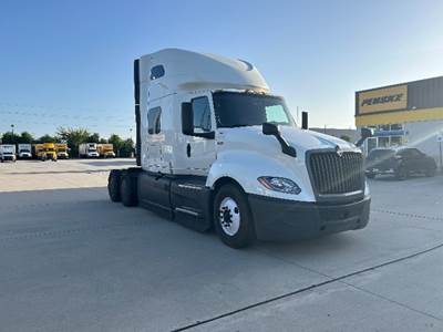 International LT625 Sleeper Semi Truck - 73" Integral Sleeper, Cummins 450HP, 12 Speed Automatic