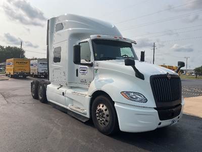 International LT625 Sleeper Semi Truck - 73" Integral Sleeper, Cummins 450HP, 12 Speed Automatic