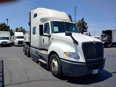 International LT625 Sleeper Semi Truck - 73" Integral Sleeper, Cummins 450HP, 12 Speed Automatic