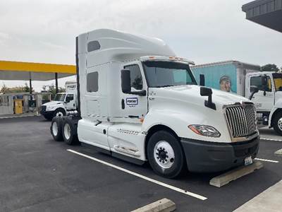 International LT625 Sleeper Semi Truck - 73" Integral Sleeper, Cummins 450HP, 12 Speed Automatic