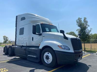 International LT625 Sleeper Semi Truck - 73" Integral Sleeper, Cummins 450HP, 12 Speed Automatic