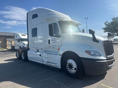 International LT625 Sleeper Semi Truck - 73" Integral Sleeper, Cummins 450HP, 10 Speed Automatic