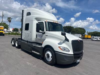 International LT625 Sleeper Semi Truck - 73" Integral Sleeper, Cummins 450HP, 12 Speed Automatic