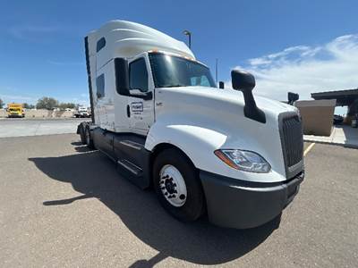 International LT625 Sleeper Semi Truck - 73" Integral Sleeper, Cummins 450HP, 12 Speed Automatic