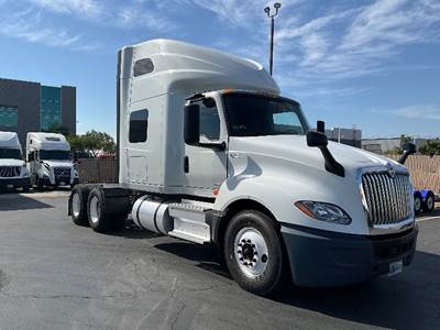 International LT625 Sleeper Semi Truck - 73" Integral Sleeper, 450HP, 12 Speed Automatic