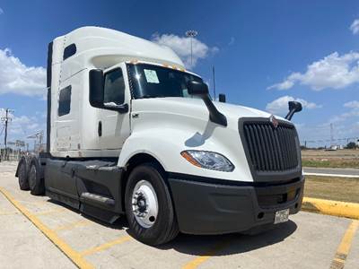 International LT625 Sleeper Semi Truck - 73" Integral Sleeper, Cummins 450HP, 12 Speed Automatic