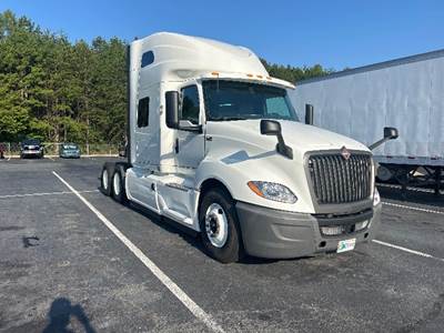 International LT625 Sleeper Semi Truck - 73" Integral Sleeper, Cummins 450HP, 10 Speed Automatic