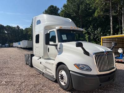 International LT625 Sleeper Semi Truck - 73" Integral Sleeper, Cummins 450HP, 12 Speed Automatic