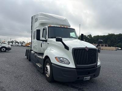 International LT625 Sleeper Semi Truck - 73" Integral Sleeper, Cummins 450HP, 12 Speed Automatic