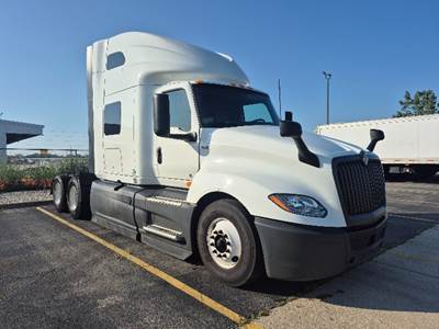 International LT625 Sleeper Semi Truck - 73" Integral Sleeper, Cummins 450HP, 12 Speed Automatic