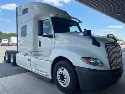 International LT625 Sleeper Semi Truck - 73" Integral Sleeper, Cummins 450HP, 12 Speed Automatic