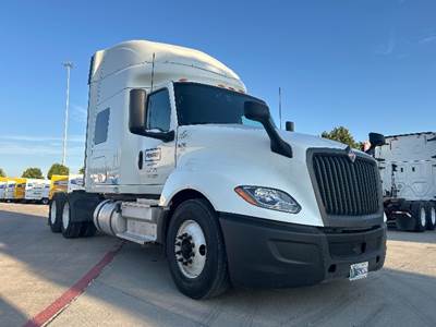 International LT625 Sleeper Semi Truck - 73" Integral Sleeper, Cummins 450HP, 13 Speed Automatic