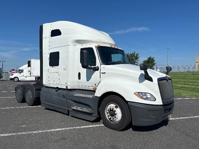 International LT625 Sleeper Semi Truck - 73" Integral Sleeper, Cummins 450HP, 12 Speed Automatic