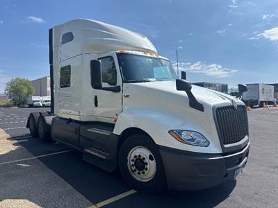 International LT625 Sleeper Semi Truck - 73" Integral Sleeper, Cummins 450HP, 12 Speed Automatic