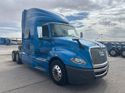 International LT625 Single Axle Sleeper Semi Truck - 73" Integral Sleeper, Cummins 400HP, 11 Speed Automatic