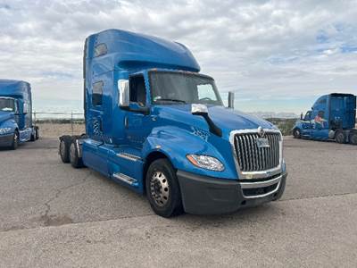 International LT625 Single Axle Sleeper Semi Truck - 73" Integral Sleeper, Cummins 400HP, 11 Speed Automatic