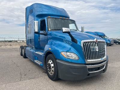 International LT625 Single Axle Sleeper Semi Truck - 73" Integral Sleeper, Cummins 400HP, 11 Speed Automatic