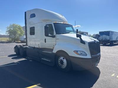 International LT625 Sleeper Semi Truck - 73" Integral Sleeper, Cummins 450HP, 12 Speed Automatic
