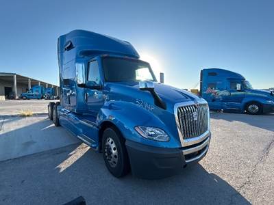 International LT625 Single Axle Sleeper Semi Truck - 73" Integral Sleeper, Cummins 400HP, 11 Speed Automatic