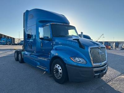 International LT625 Single Axle Sleeper Semi Truck - 73" Integral Sleeper, Cummins 400HP, 11 Speed Automatic